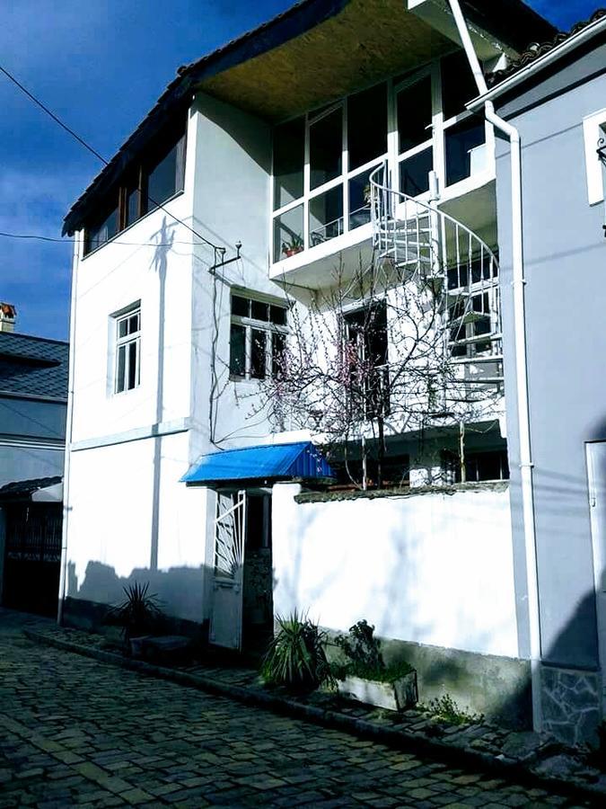 Small Room For Two In Private Villa Корча Экстерьер фото